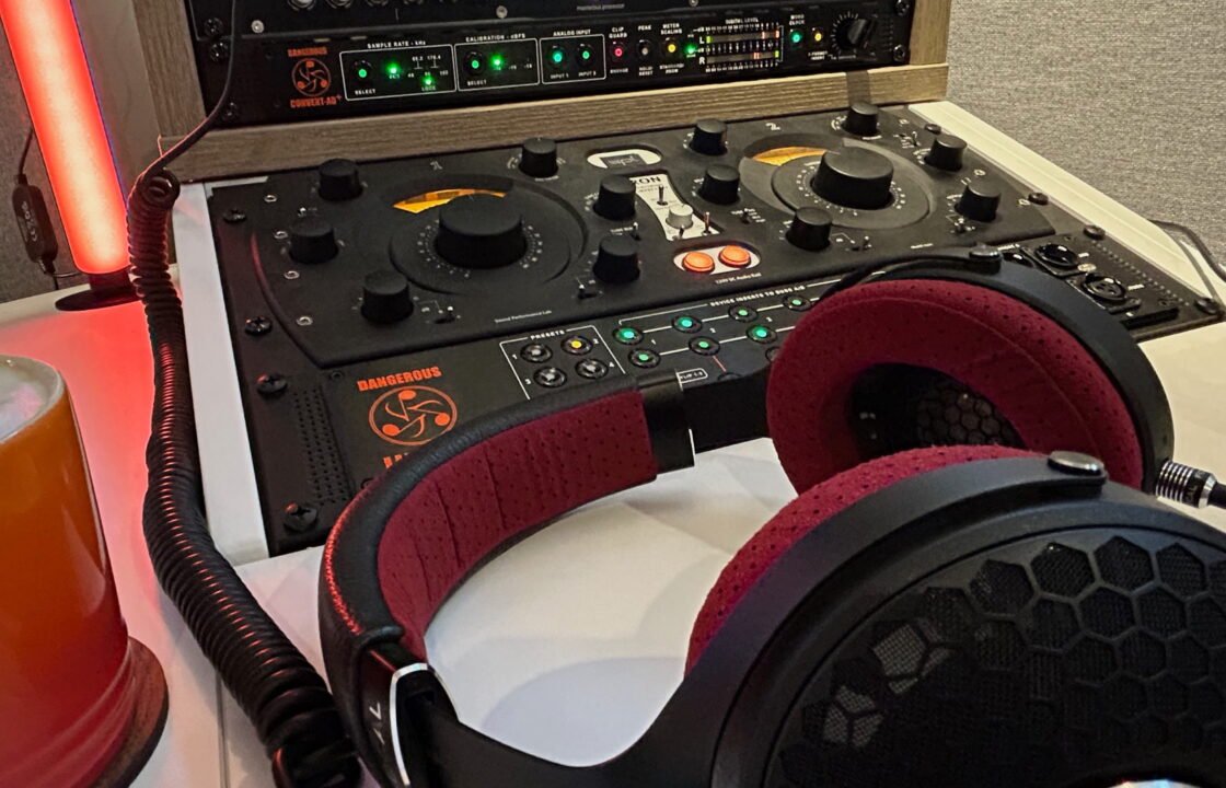 contact orange polygon