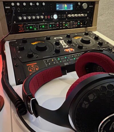 contact orange polygon